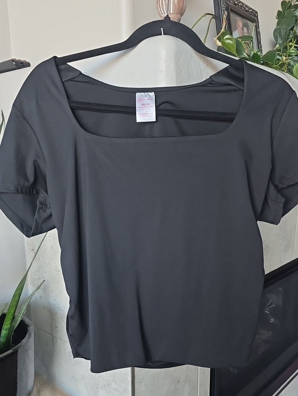 No Boundaries Black Short Sleeve Scoop Neck Top
